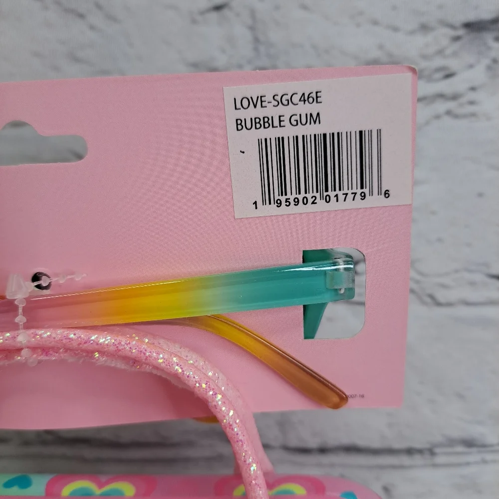 MISS GWEN'S 'OMG' HEART SUNGLASSES & GLITTER HARD CARRING CASE 'LOVE'